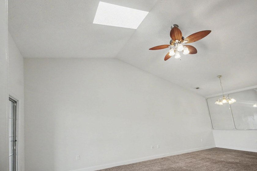 Spacious and well-appointed 3-bedroom, 2-bathroom second-floor - photo 23