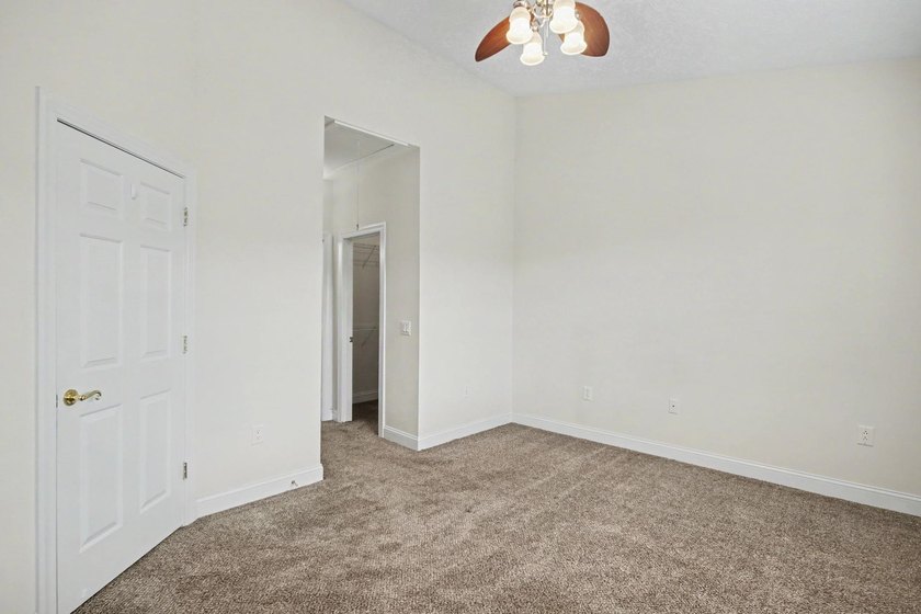 Spacious and well-appointed 3-bedroom, 2-bathroom second-floor - photo 25