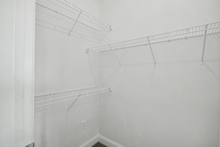 Spacious and well-appointed 3-bedroom, 2-bathroom second-floor - photo 27