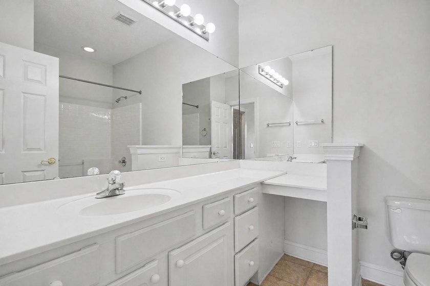 Spacious and well-appointed 3-bedroom, 2-bathroom second-floor - photo 28