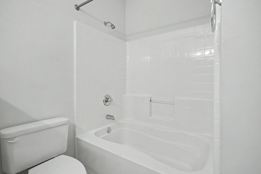 Spacious and well-appointed 3-bedroom, 2-bathroom second-floor - photo 29