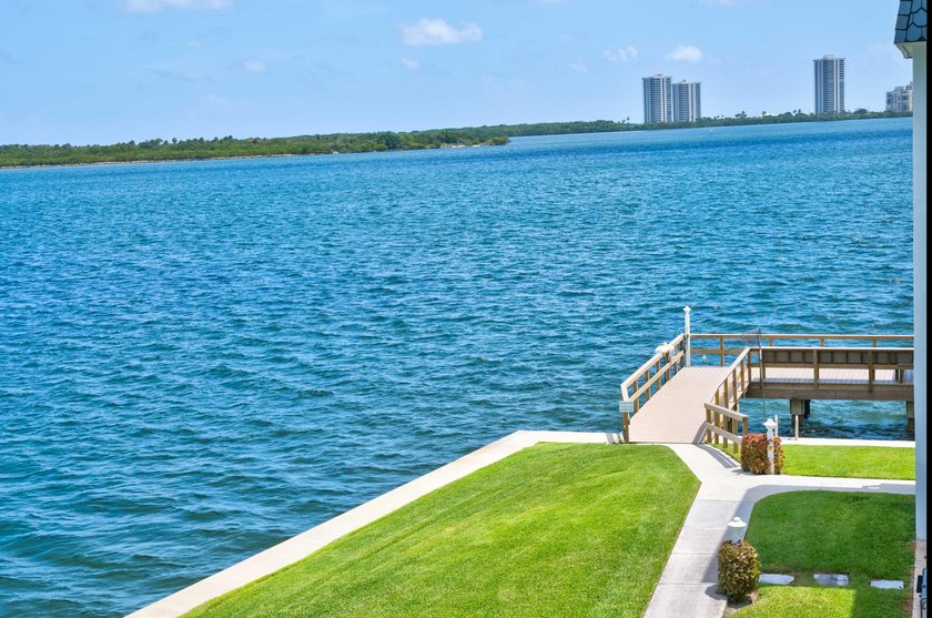 Enjoy spectacular intracoastal water views! This Beautifully - photo 2