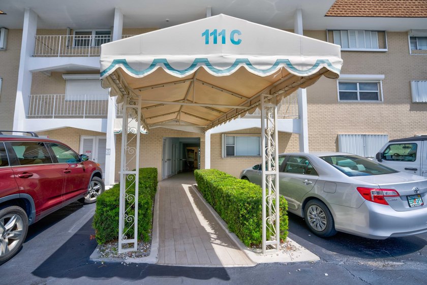 Enjoy spectacular intracoastal water views! This Beautifully - photo 3