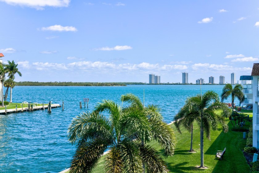 Enjoy spectacular intracoastal water views! This Beautifully - photo 4