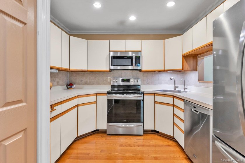Experience the lifestyle and convenience of Oceanside Cove! This - photo 7