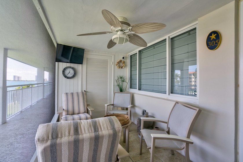Enjoy spectacular intracoastal water views! This Beautifully - photo 9