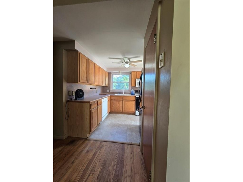 DON'T MISS THIS AFFORDABLE 3-BEDROOM RANCH! Offering Convenient - photo 10
