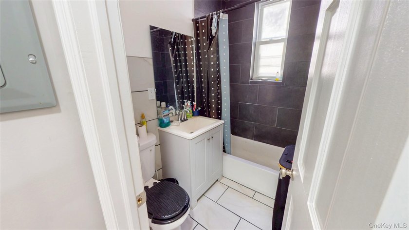 Rare Investment Opportunity - Beautiful Brick Quadruplex. This - photo 8