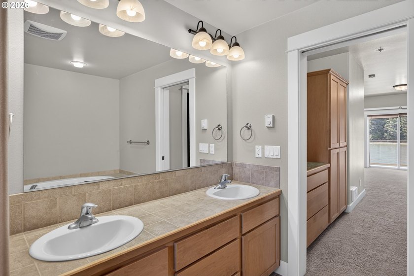 Perched on the third floor, this immaculate 2-bedroom, 2-bath - photo 20