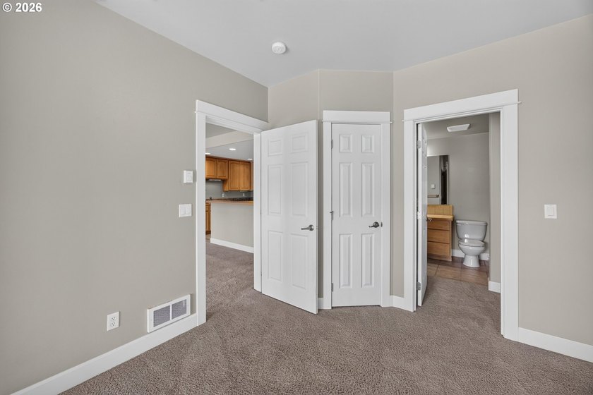 Perched on the third floor, this immaculate 2-bedroom, 2-bath - photo 27
