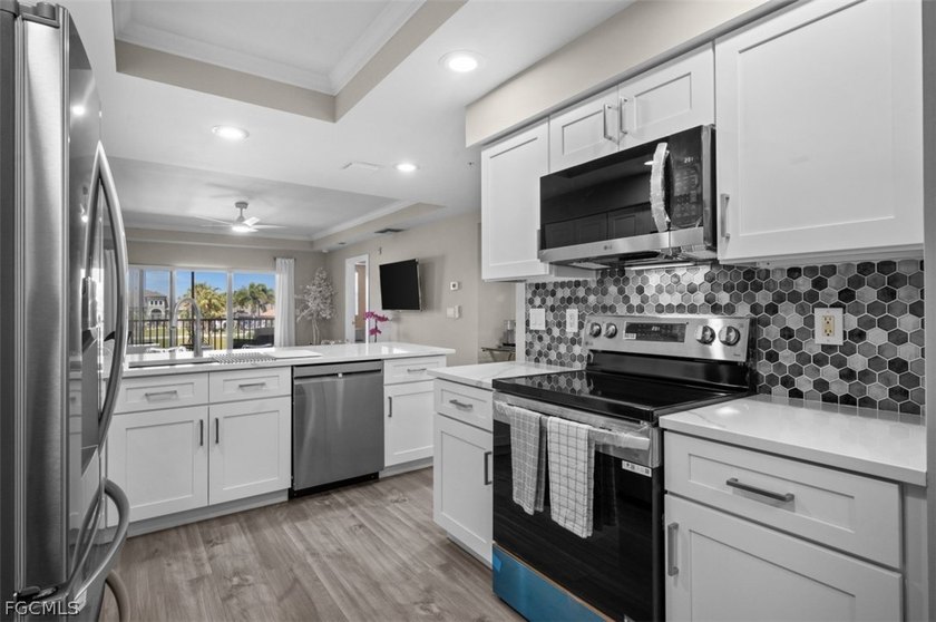 Beautifully completely remodeled 2-bedroom, 2-bathroom condo - photo 3