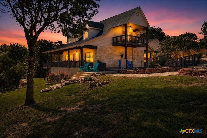 WELCOME TO A MOVE-IN-READY MASTERPIECE IN THE HEART OF THE TEXAS - photo 2