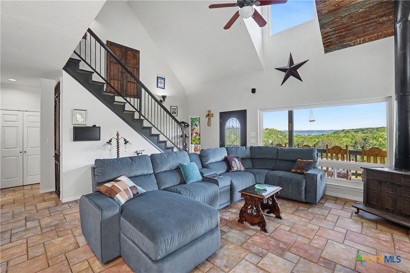 WELCOME TO A MOVE-IN-READY MASTERPIECE IN THE HEART OF THE TEXAS - photo 7