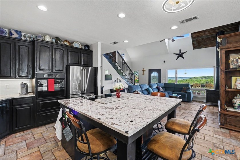 WELCOME TO A MOVE-IN-READY MASTERPIECE IN THE HEART OF THE TEXAS - photo 10