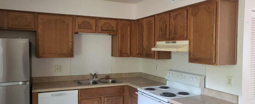 Investment opportunity in the heart of North Charleston! This - photo 3