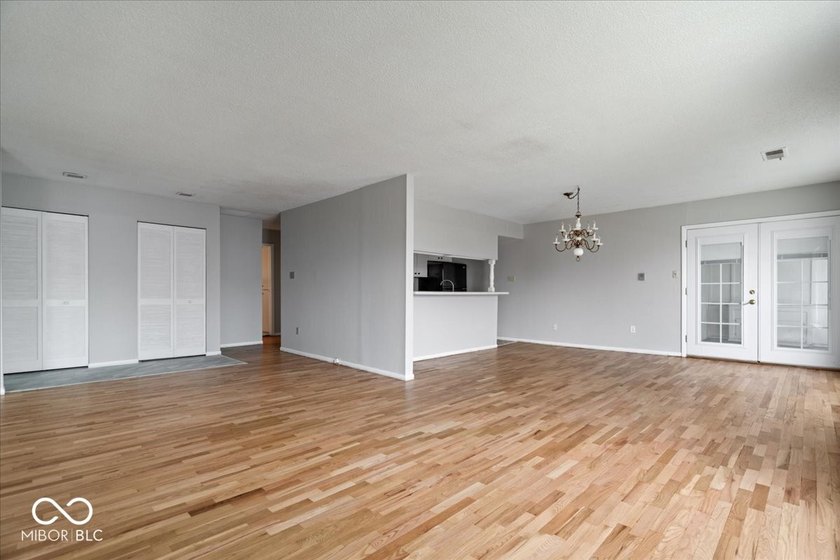 Unicorn Alert!!! HUGE 4 bedroom condo!!!! Discover a harmonious - photo 3