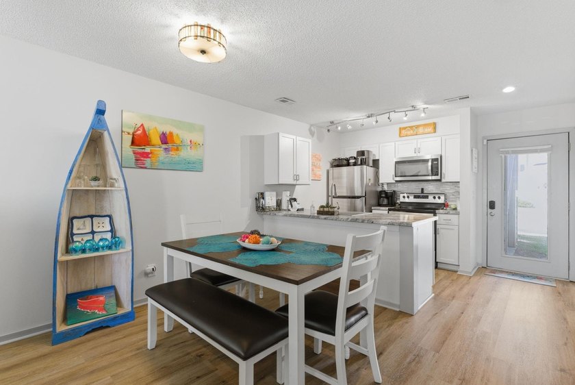 COMPLETLY UPDATED 1ST FLOOR CONDO!! This beautiful condo is just - photo 8