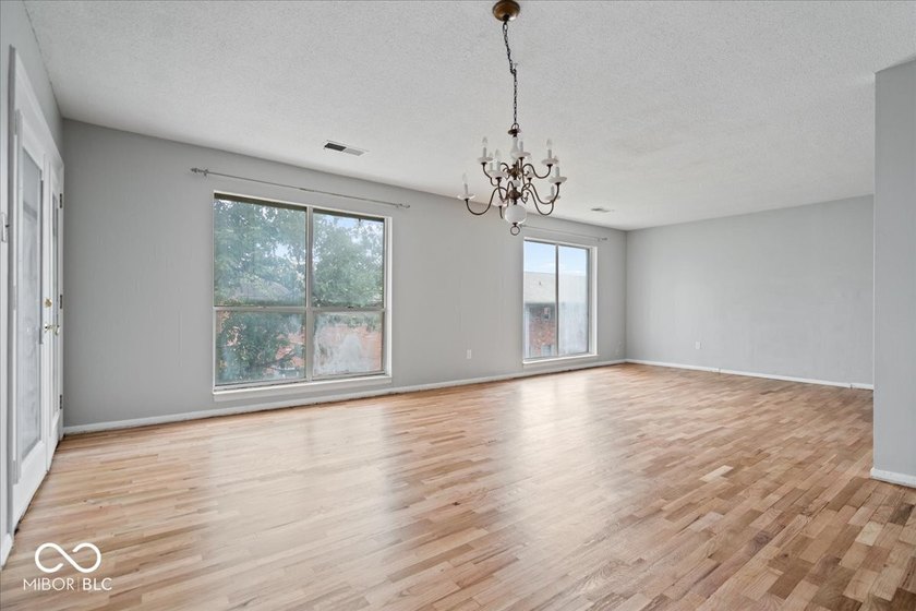 Unicorn Alert!!! HUGE 4 bedroom condo!!!! Discover a harmonious - photo 8