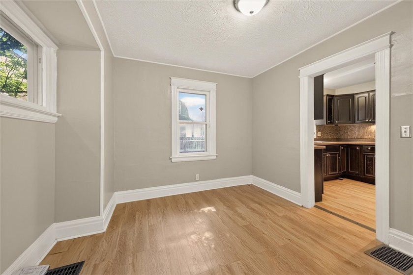 NEW TEAR OFF ROOF '26 &amp; UPDATED KITCHEN. This 916 SF Colonial - photo 11
