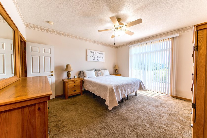 Rare end unit with charming views from every room. Private Cul - photo 11