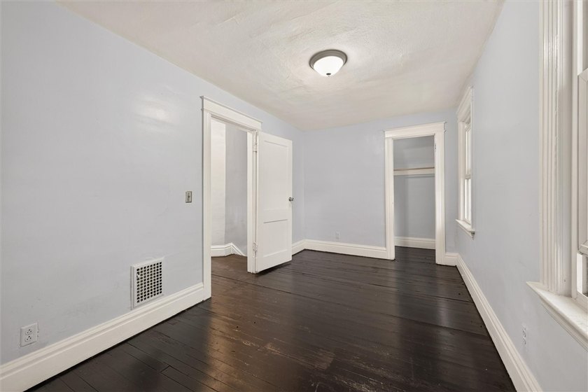 NEW TEAR OFF ROOF '26 &amp; UPDATED KITCHEN. This 916 SF Colonial - photo 14
