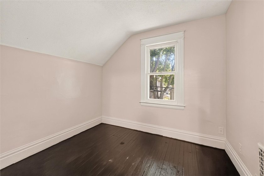 NEW TEAR OFF ROOF '26 &amp; UPDATED KITCHEN. This 916 SF Colonial - photo 19