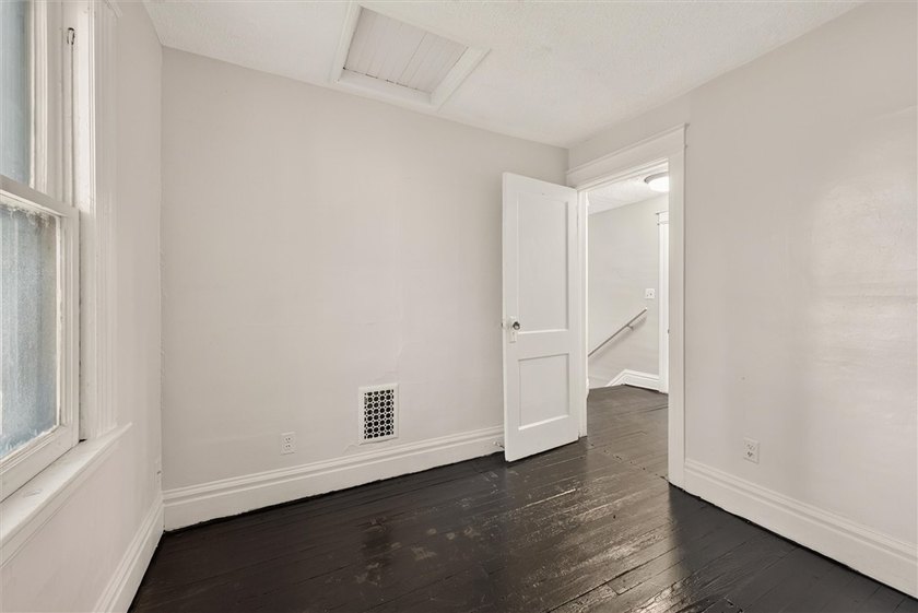 NEW TEAR OFF ROOF '26 &amp; UPDATED KITCHEN. This 916 SF Colonial - photo 20