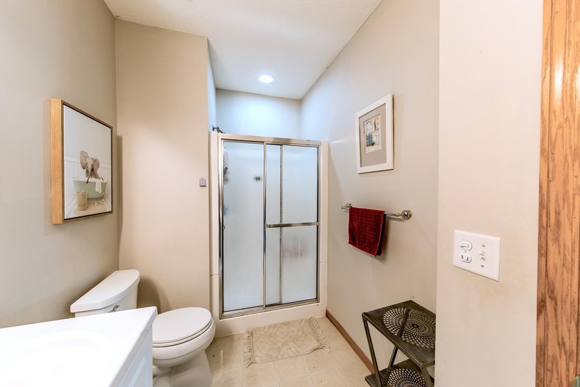 Rare end unit with charming views from every room. Private Cul - photo 20