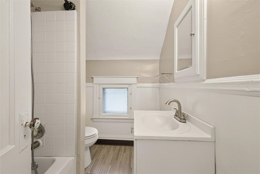 NEW TEAR OFF ROOF '26 &amp; UPDATED KITCHEN. This 916 SF Colonial - photo 21