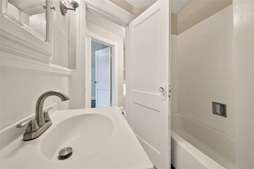 NEW TEAR OFF ROOF '26 &amp; UPDATED KITCHEN. This 916 SF Colonial - photo 22