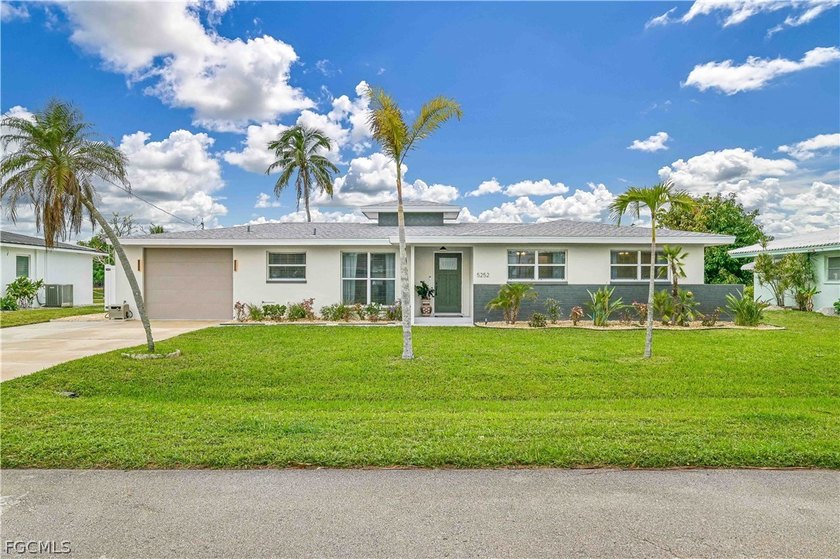 Welcome to your waterfront dream in the coveted Yacht Club - photo 3