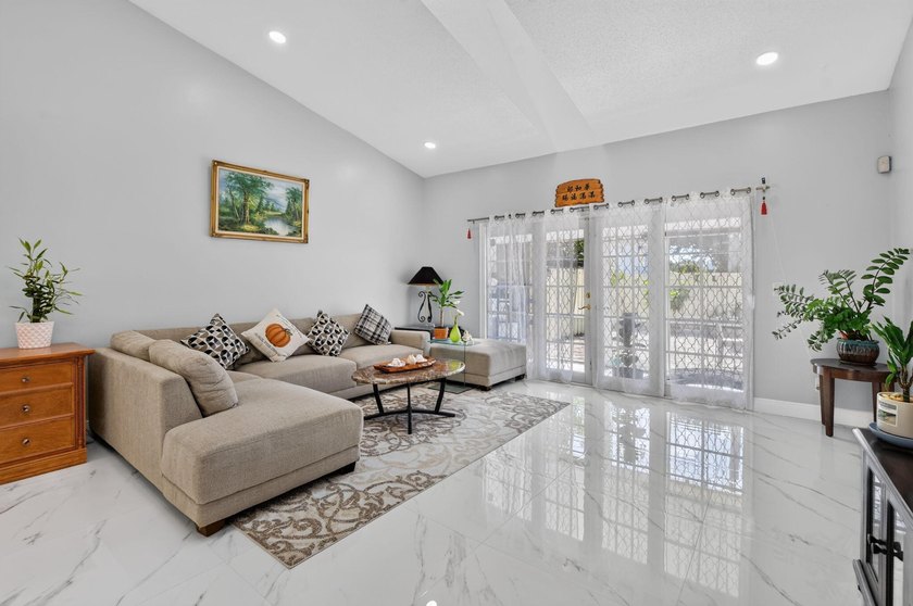 Welcome to this charming 3-bedroom, 2-bathroom, 1-car garage - photo 16