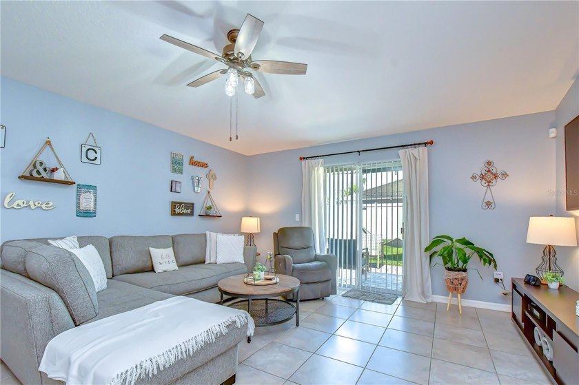 Welcome to this beautifully designed 4-bedroom, 2-bathroom split - photo 19