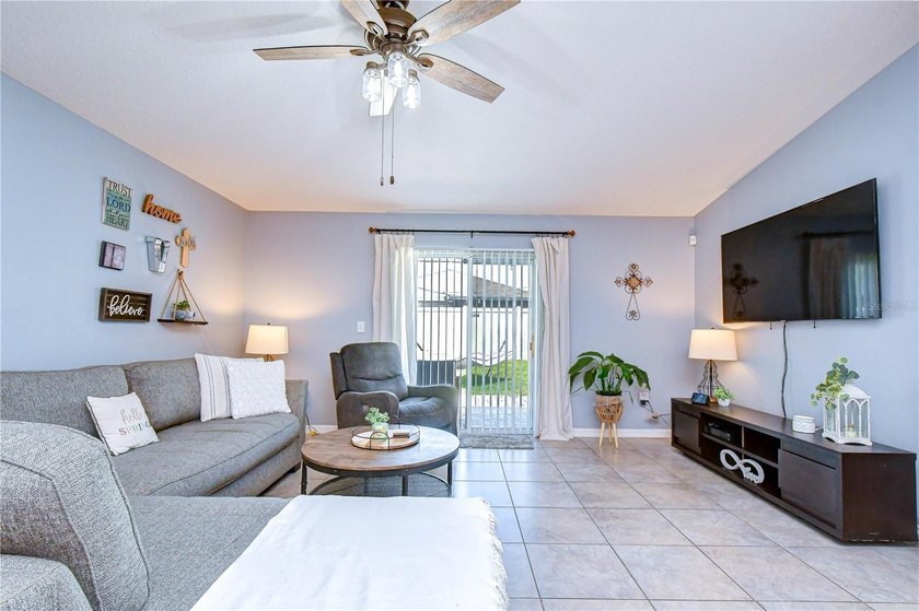 Welcome to this beautifully designed 4-bedroom, 2-bathroom split - photo 20