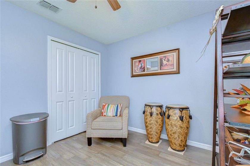 Welcome to this beautifully designed 4-bedroom, 2-bathroom split - photo 22