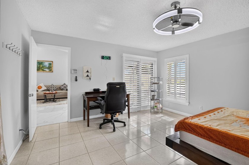 Welcome to this charming 3-bedroom, 2-bathroom, 1-car garage - photo 22