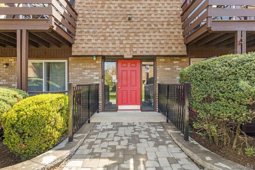 Welcome to New Holland Village! This beautifully maintained - photo 24