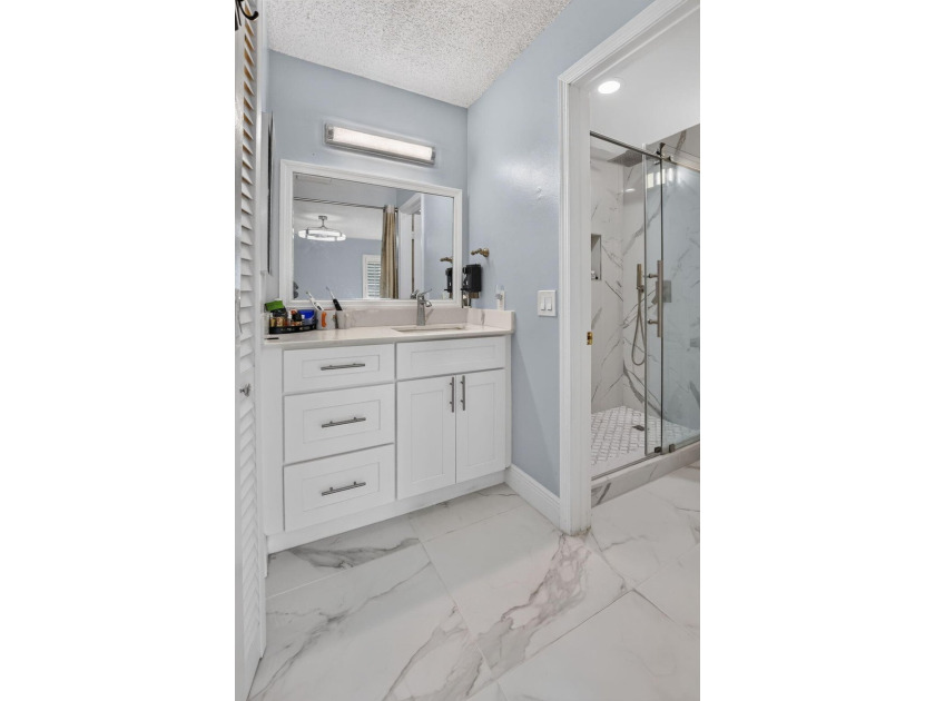 Welcome to this charming 3-bedroom, 2-bathroom, 1-car garage - photo 24