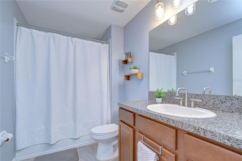 Welcome to this beautifully designed 4-bedroom, 2-bathroom split - photo 25