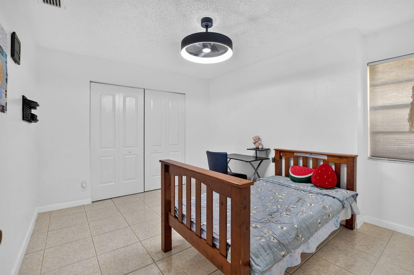 Welcome to this charming 3-bedroom, 2-bathroom, 1-car garage - photo 26