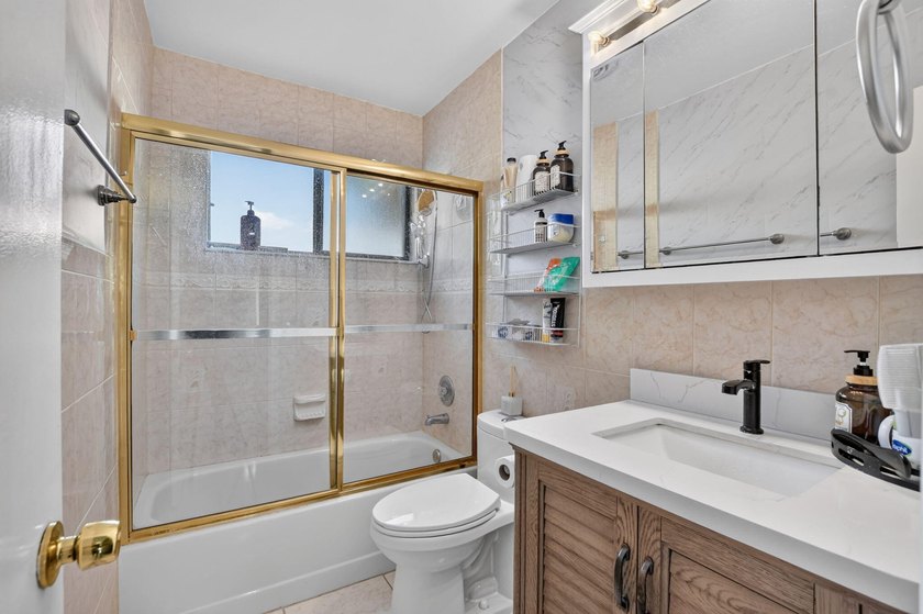 Welcome to this charming 3-bedroom, 2-bathroom, 1-car garage - photo 30
