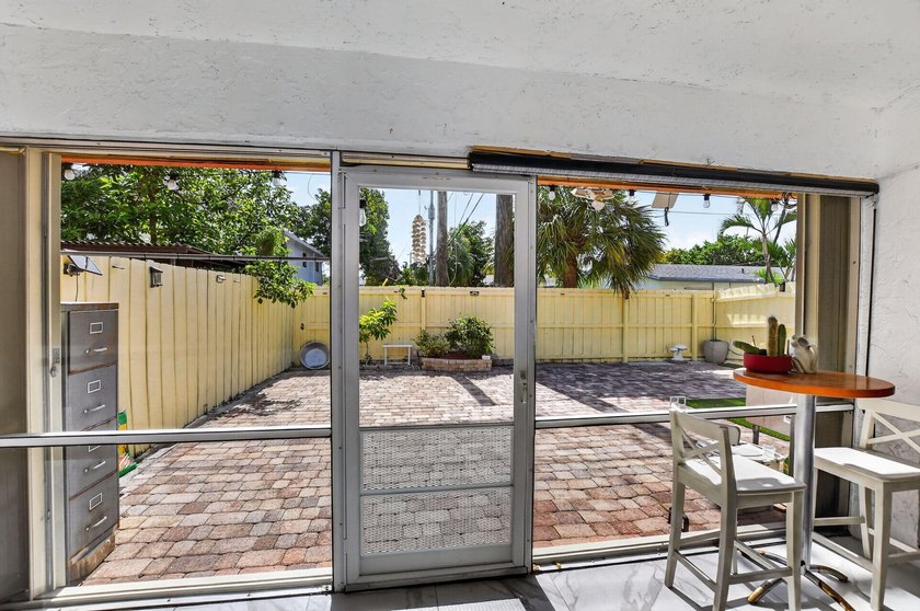 Welcome to this charming 3-bedroom, 2-bathroom, 1-car garage - photo 33