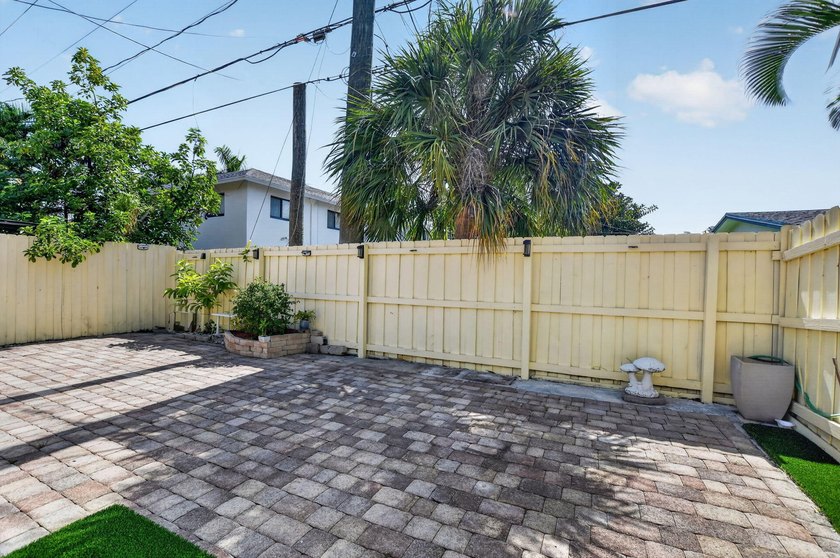 Welcome to this charming 3-bedroom, 2-bathroom, 1-car garage - photo 38