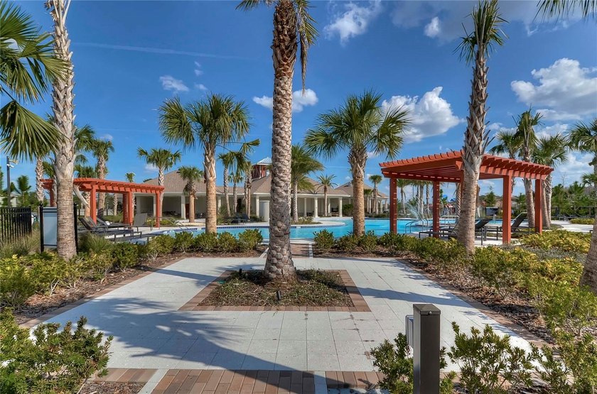 Welcome to this beautifully designed 4-bedroom, 2-bathroom split - photo 42