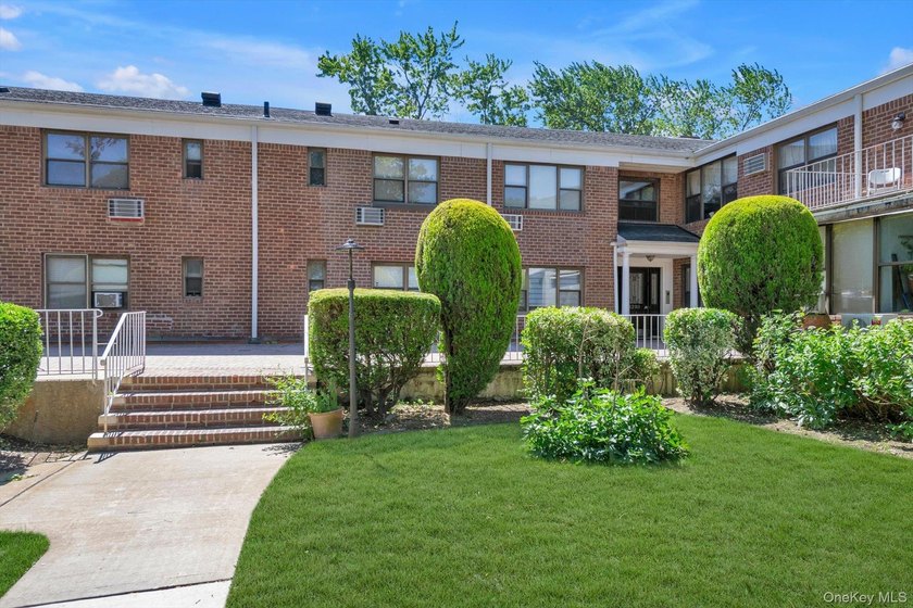 Lovely 2 Bedroom, 1 Bath First Floor Coop Apt in the Beautiful - photo 2