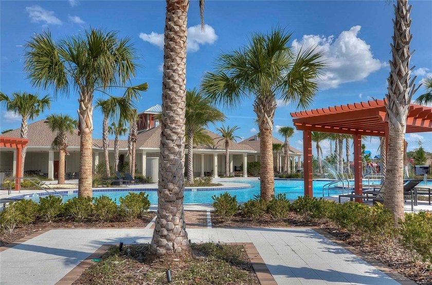 Welcome to this beautifully designed 4-bedroom, 2-bathroom split - photo 43