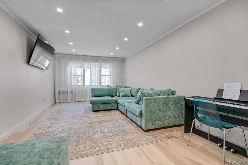 Lovely 2 Bedroom, 1 Bath First Floor Coop Apt in the Beautiful - photo 3