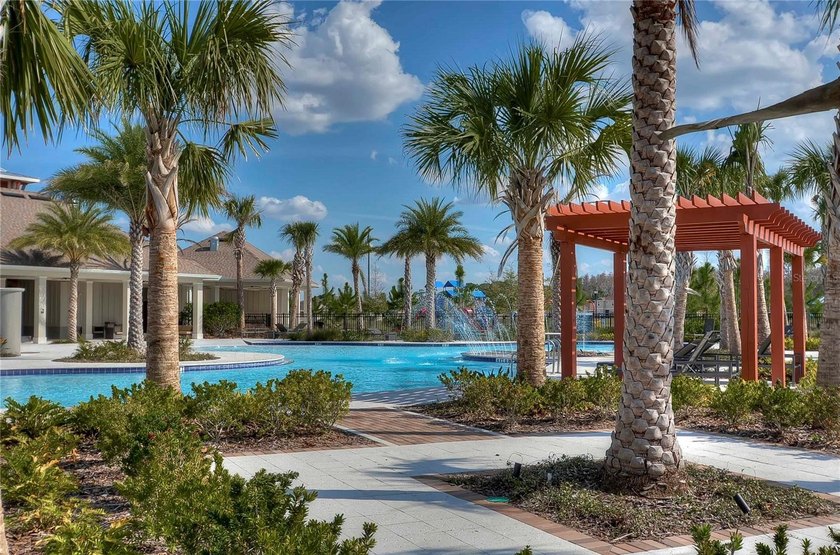 Welcome to this beautifully designed 4-bedroom, 2-bathroom split - photo 44