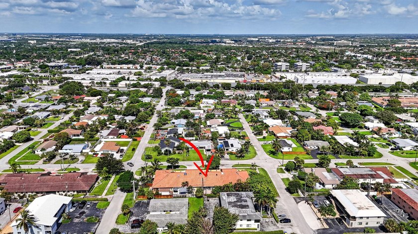 Welcome to this charming 3-bedroom, 2-bathroom, 1-car garage - photo 48