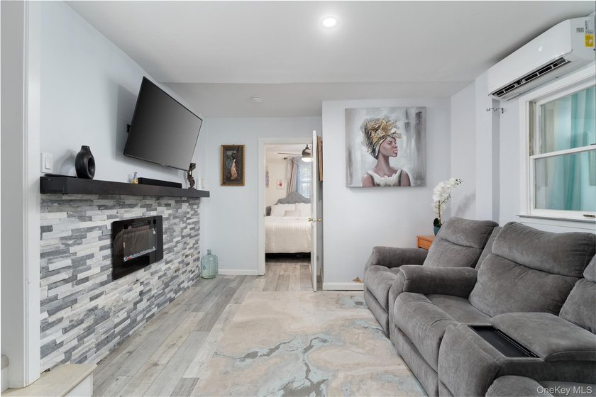 Large Versatile Residential Home with 6 bedrooms and 4 1/2 baths - photo 9